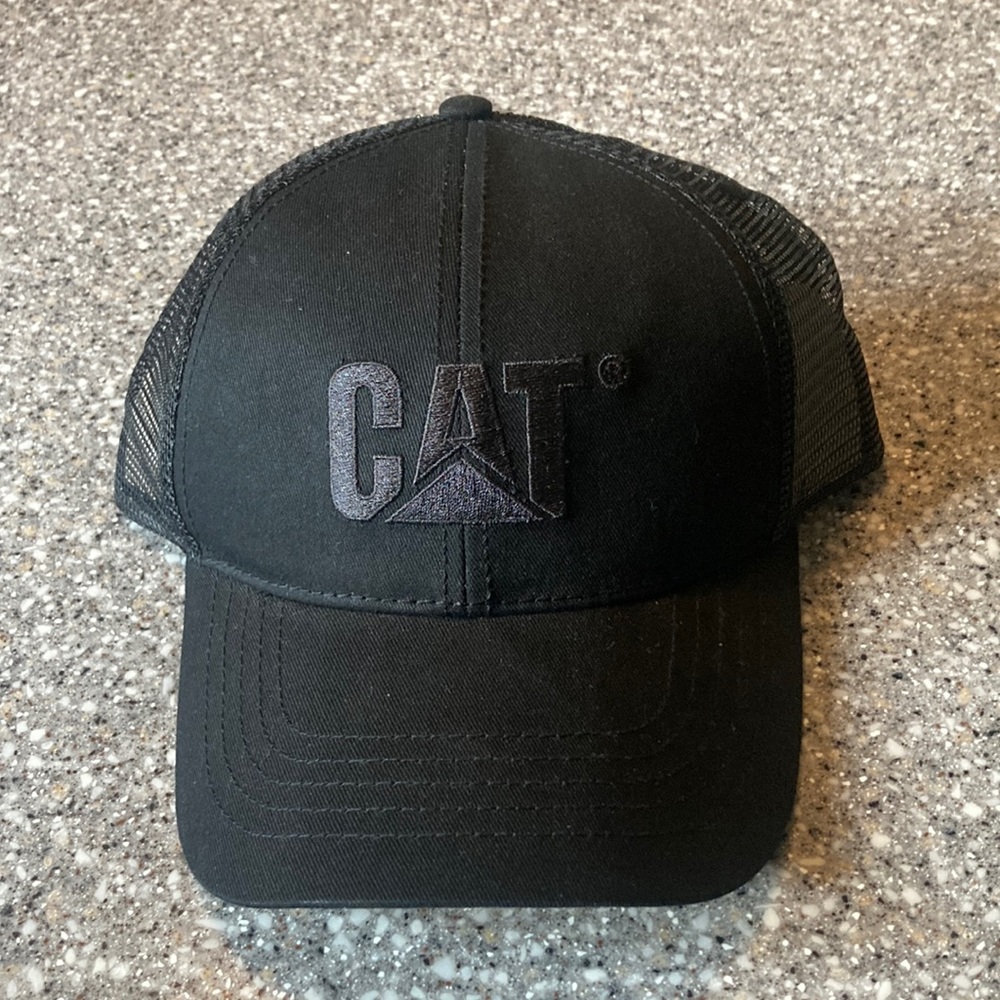 NWOT all black mesh cat Caterpillar Snapback hat